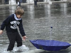 意大利惊现了罕见强降雨 威尼斯古城被淹没三分之二