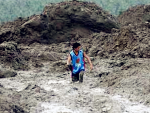 菲律宾泥石流现状惨重 疑似受到“玉兔”台风的影响