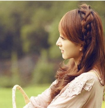 韩式青春女生辫子发型图片，唯美气质让你轻松拥有