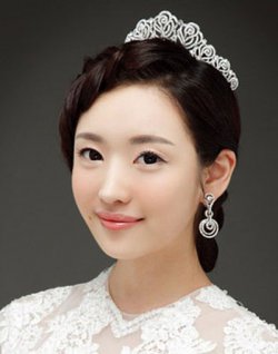 简单易学的韩式盘发，彰显女人优雅气质
