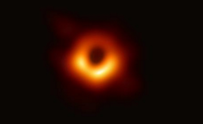 黑洞照片怎么拍的